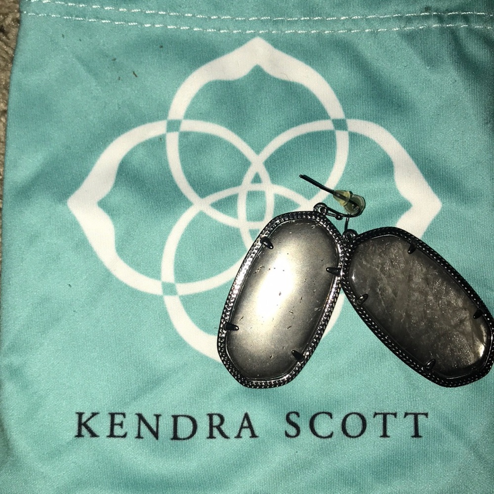 Kendra Scotts earrings